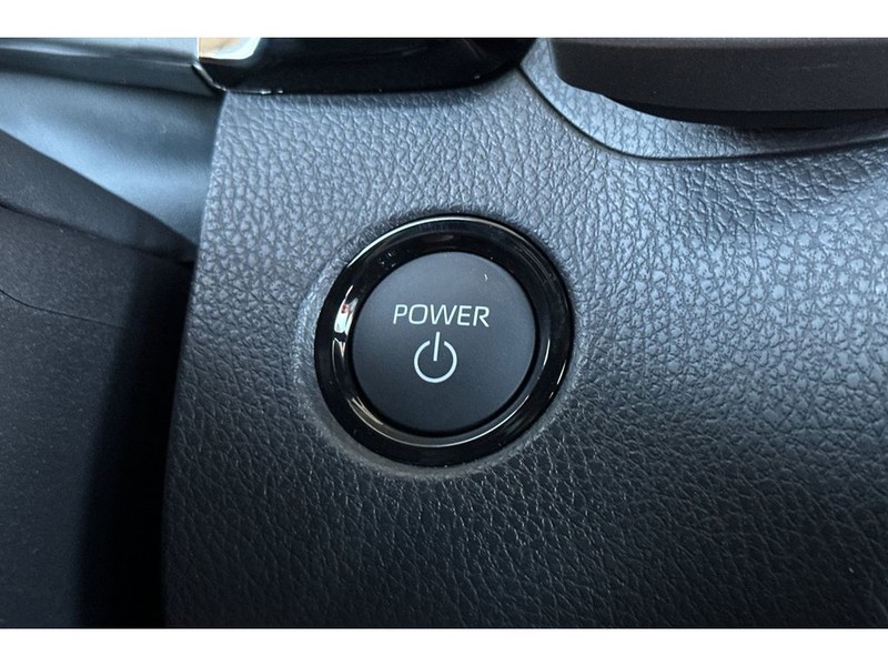 Toyota Camry Hybrid Vehicle Full-screen Gallery Image 24