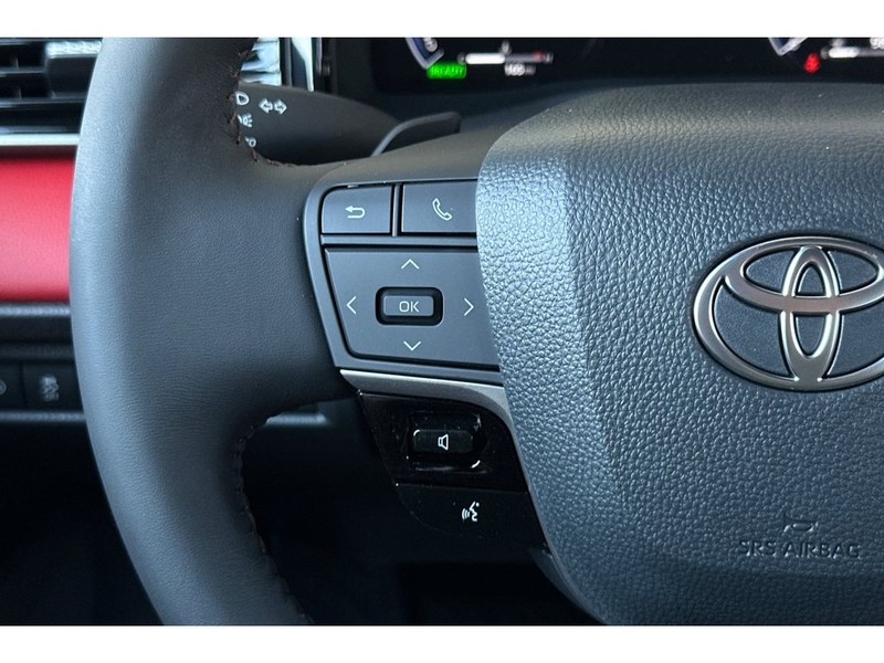 Toyota Camry Hybrid Vehicle Full-screen Gallery Image 26