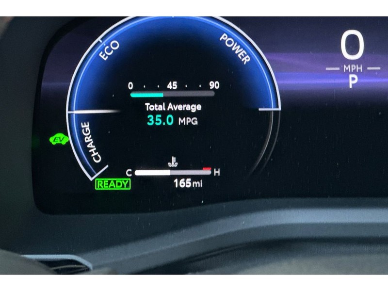 Toyota Camry Hybrid Vehicle Full-screen Gallery Image 29