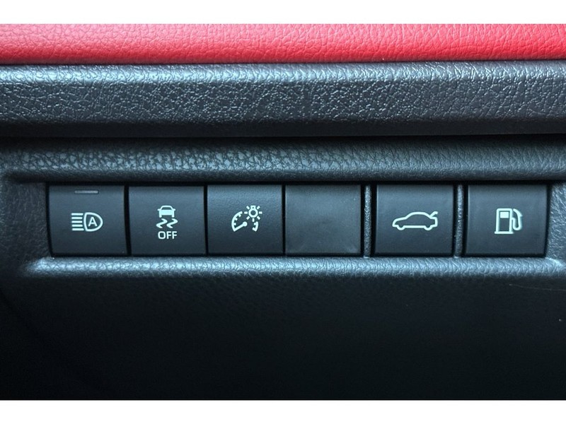 Toyota Camry Hybrid Vehicle Full-screen Gallery Image 30