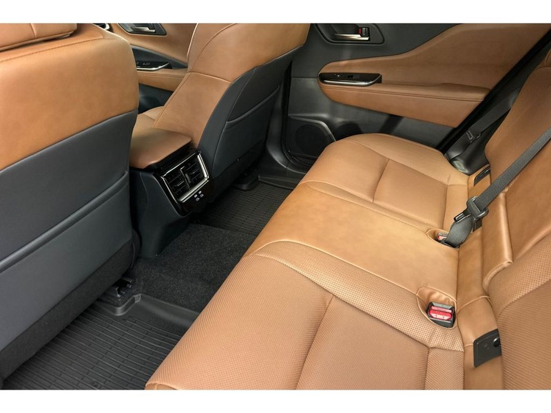 Toyota Crown Signia Vehicle Full-screen Gallery Image 13