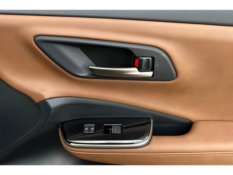 Toyota Crown Signia Vehicle Full-screen Gallery Image 20