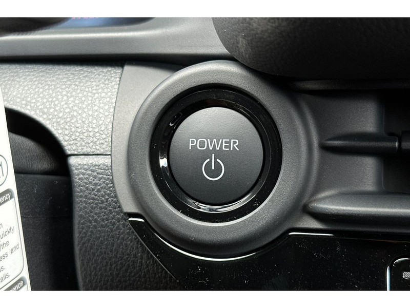 Toyota Crown Signia Vehicle Full-screen Gallery Image 25