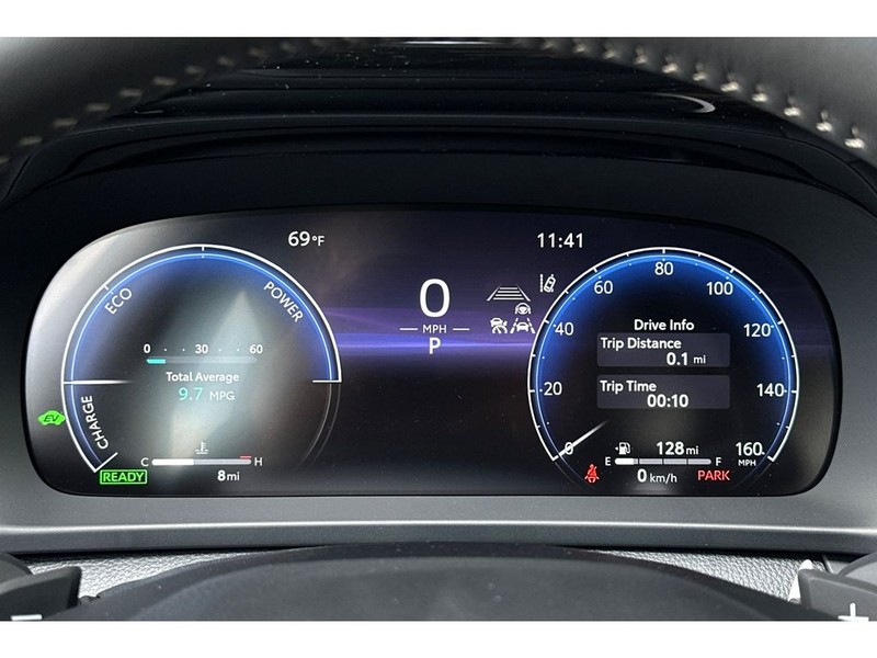 Toyota Crown Signia Vehicle Full-screen Gallery Image 29