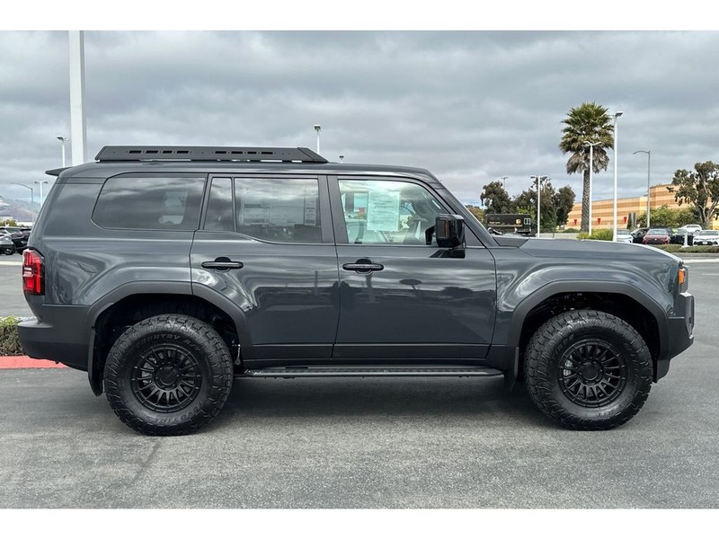 Toyota Land Cruiser Vehicle Full-screen Gallery Image 03