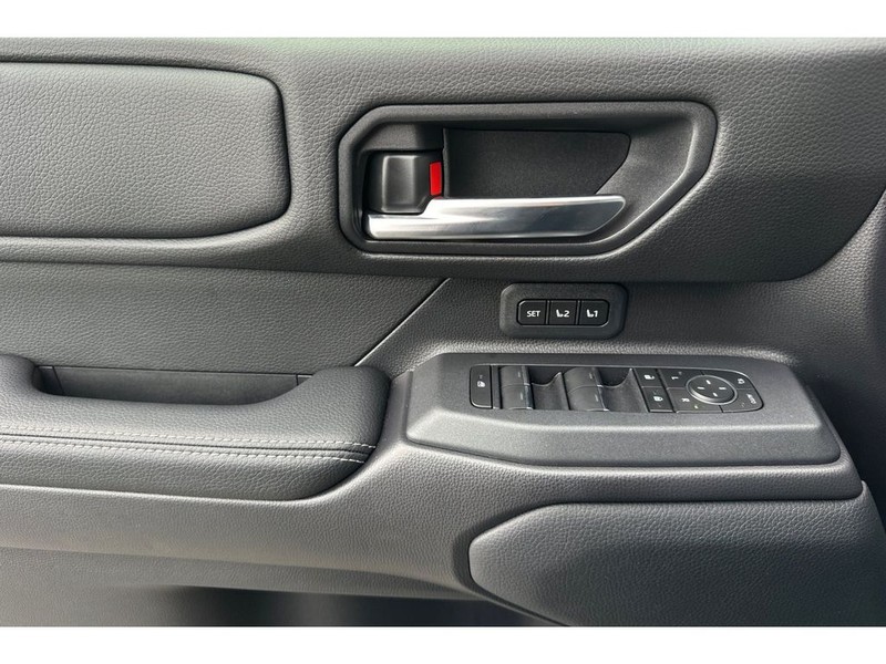 Toyota Land Cruiser Vehicle Full-screen Gallery Image 11