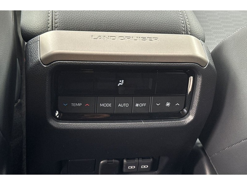 Toyota Land Cruiser Vehicle Full-screen Gallery Image 14