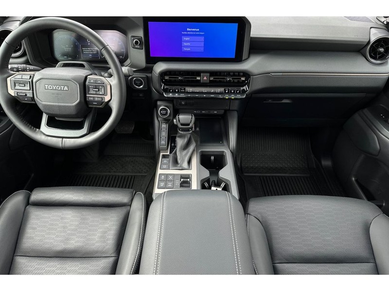 Toyota Land Cruiser Vehicle Full-screen Gallery Image 15