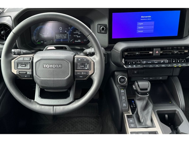 Toyota Land Cruiser Vehicle Full-screen Gallery Image 16