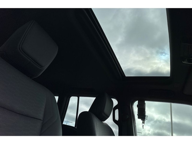 Toyota Land Cruiser Vehicle Full-screen Gallery Image 19