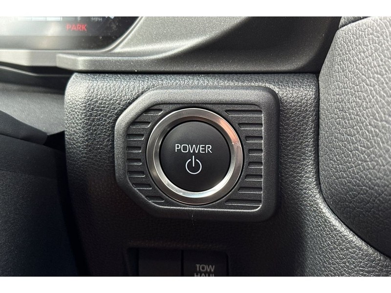 Toyota Land Cruiser Vehicle Full-screen Gallery Image 26