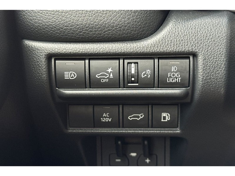 Toyota Land Cruiser Vehicle Full-screen Gallery Image 32