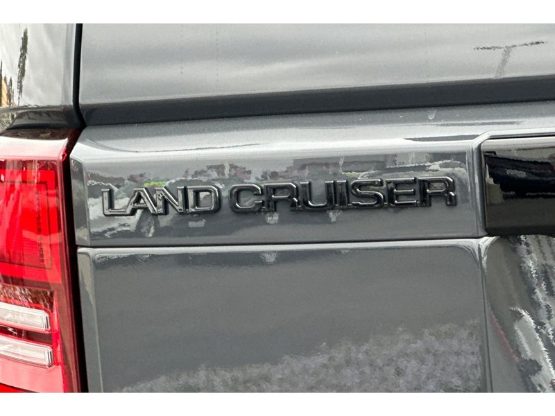 Toyota Land Cruiser Vehicle Full-screen Gallery Image 34