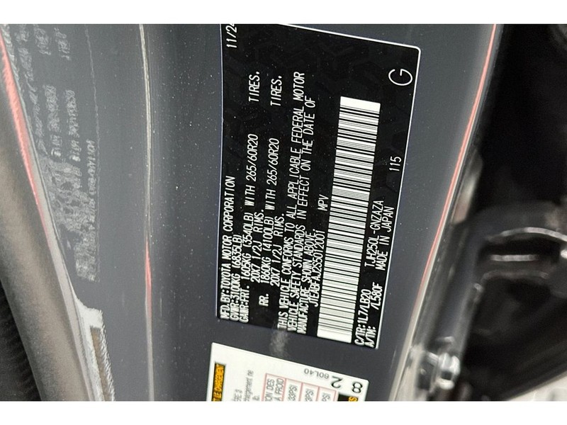 Toyota Land Cruiser Vehicle Full-screen Gallery Image 35