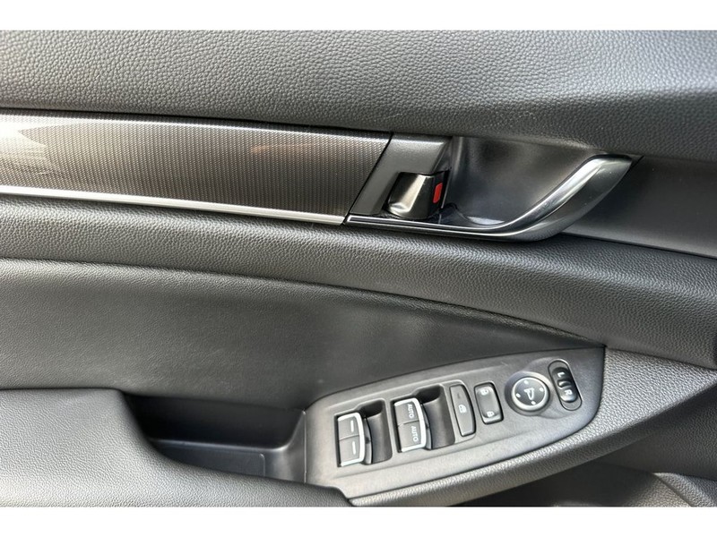 Honda Accord Vehicle Full-screen Gallery Image 11