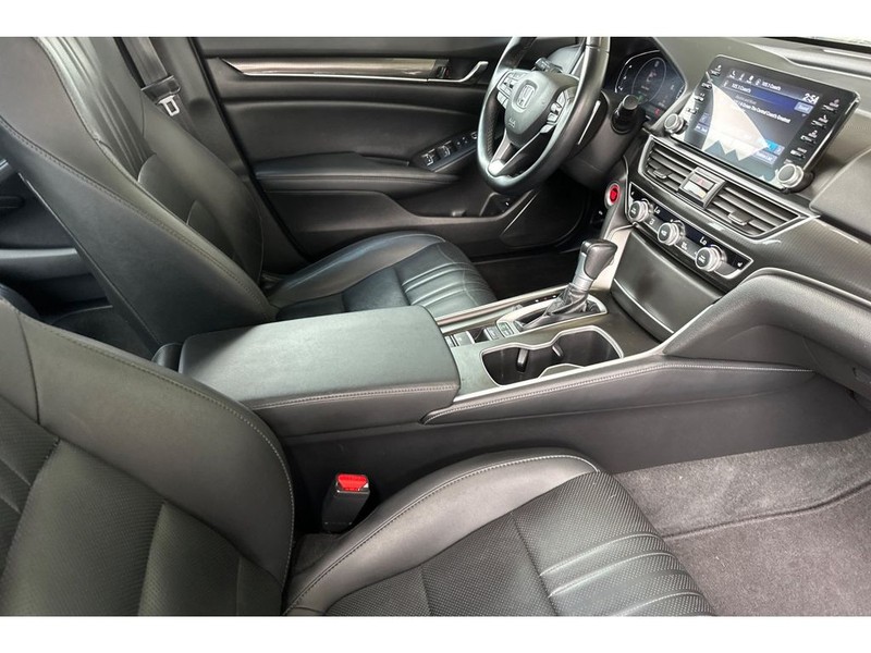 Honda Accord Vehicle Full-screen Gallery Image 16