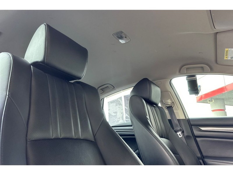 Honda Accord Vehicle Full-screen Gallery Image 17