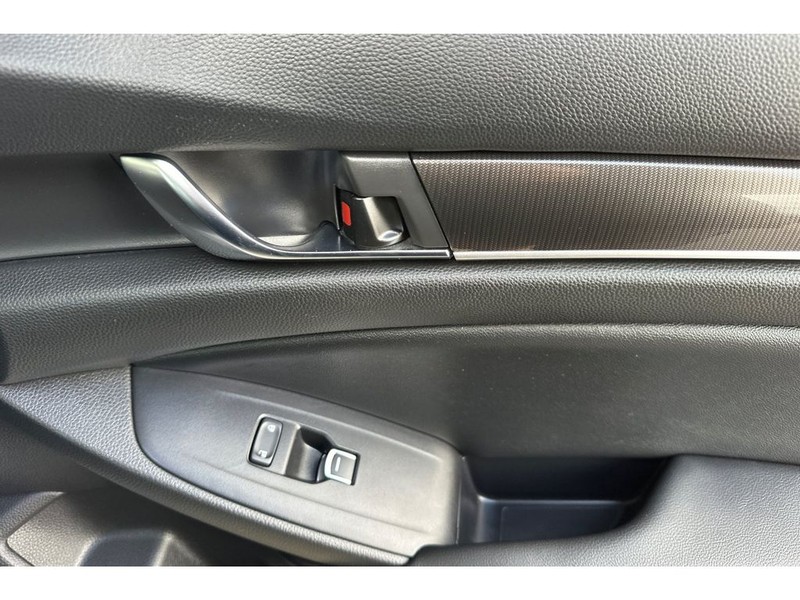 Honda Accord Vehicle Full-screen Gallery Image 18