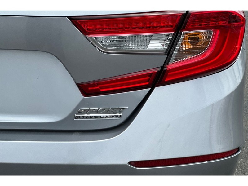 Honda Accord Vehicle Full-screen Gallery Image 31