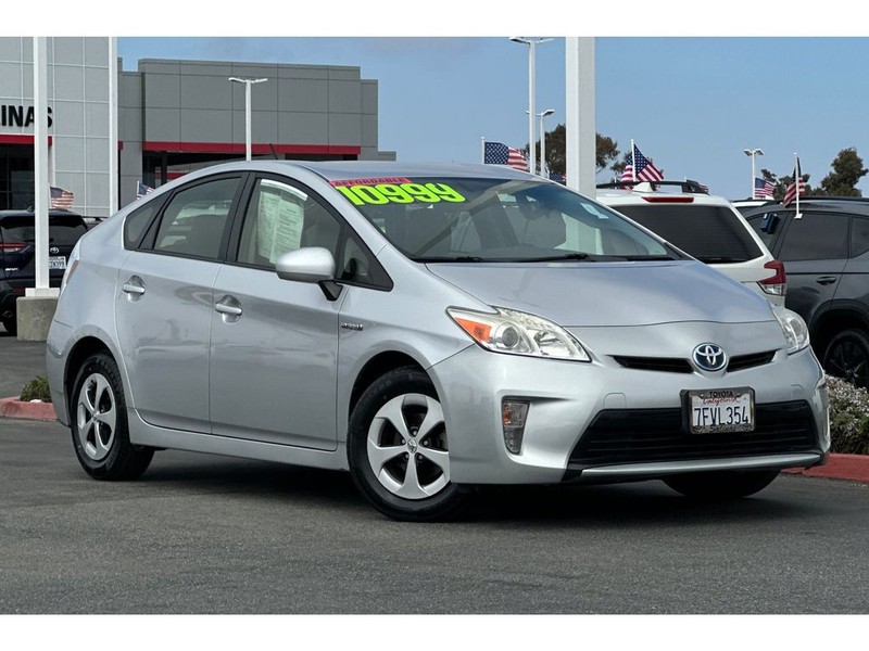 Toyota Prius Vehicle Full-screen Gallery Image 02