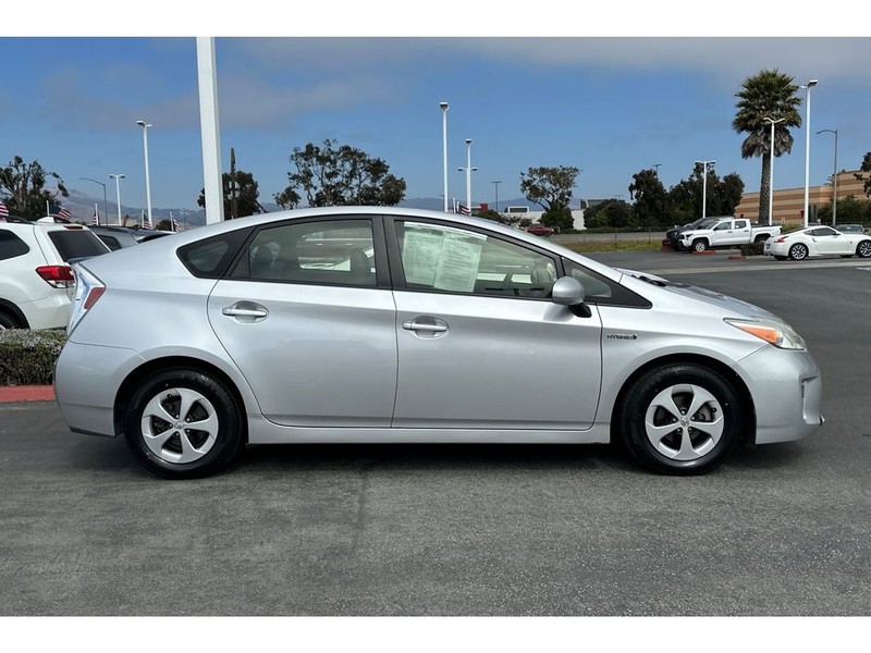 Toyota Prius Vehicle Full-screen Gallery Image 03
