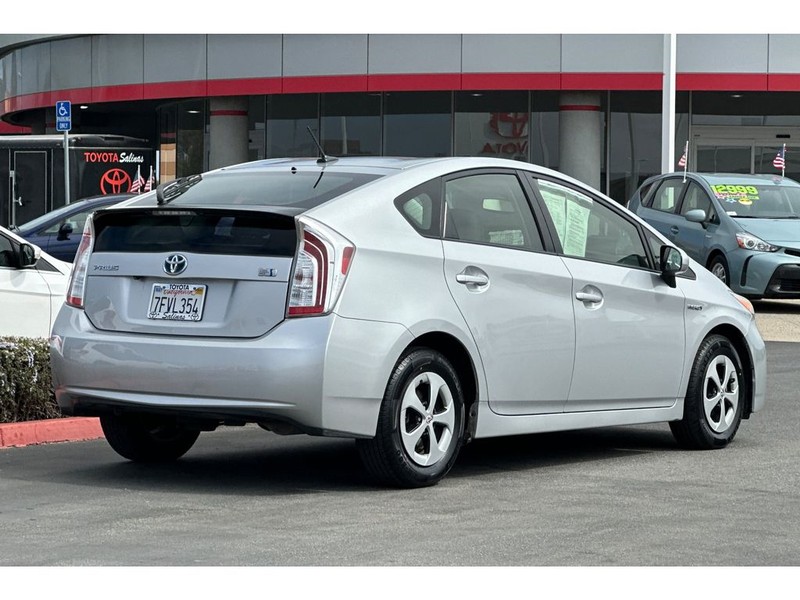 Toyota Prius Vehicle Full-screen Gallery Image 04