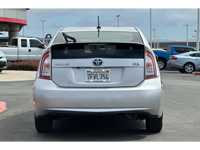 Toyota Prius Vehicle Full-screen Gallery Image 05