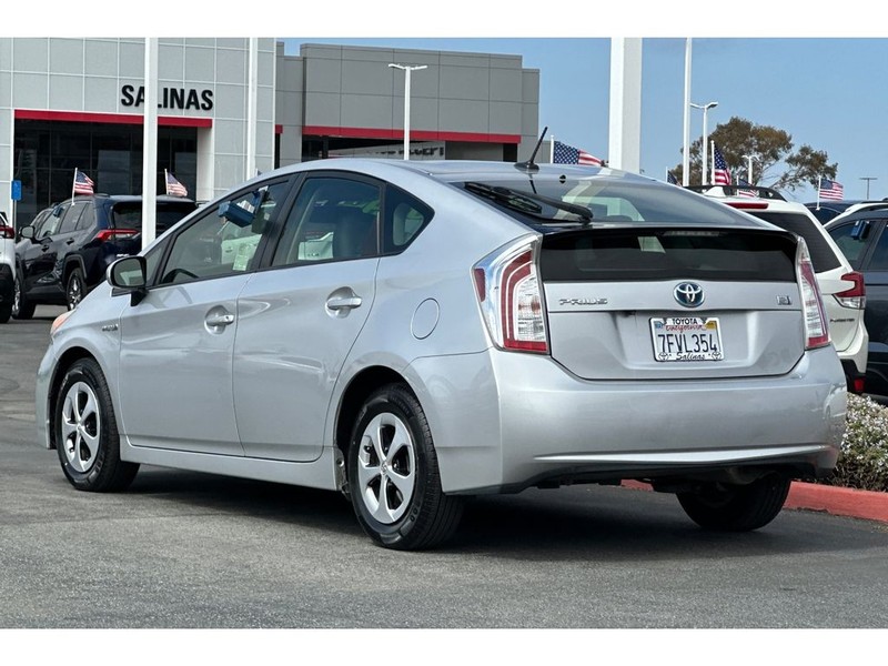 Toyota Prius Vehicle Full-screen Gallery Image 06
