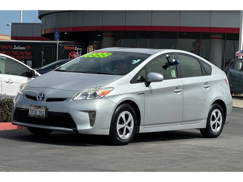 Toyota Prius Vehicle Full-screen Gallery Image 08