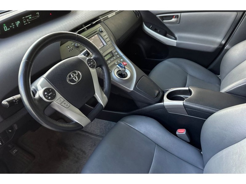 Toyota Prius Vehicle Full-screen Gallery Image 10