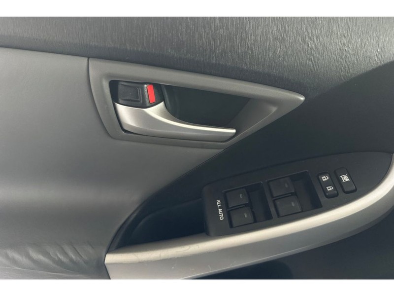 Toyota Prius Vehicle Full-screen Gallery Image 11