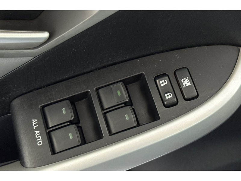 Toyota Prius Vehicle Full-screen Gallery Image 12
