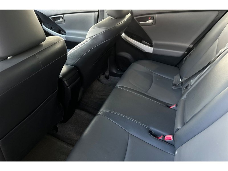 Toyota Prius Vehicle Full-screen Gallery Image 13