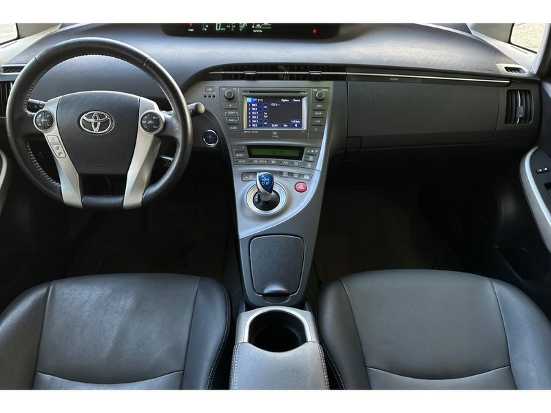 Toyota Prius Vehicle Full-screen Gallery Image 14