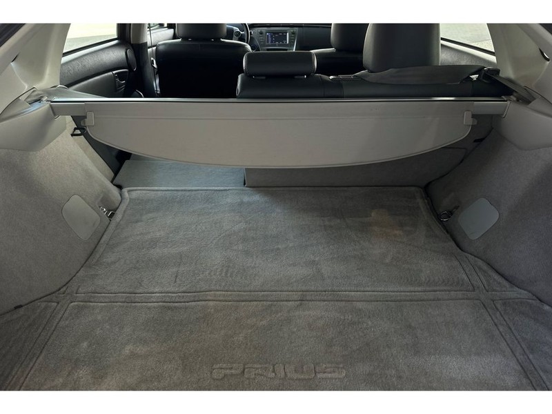 Toyota Prius Vehicle Full-screen Gallery Image 16