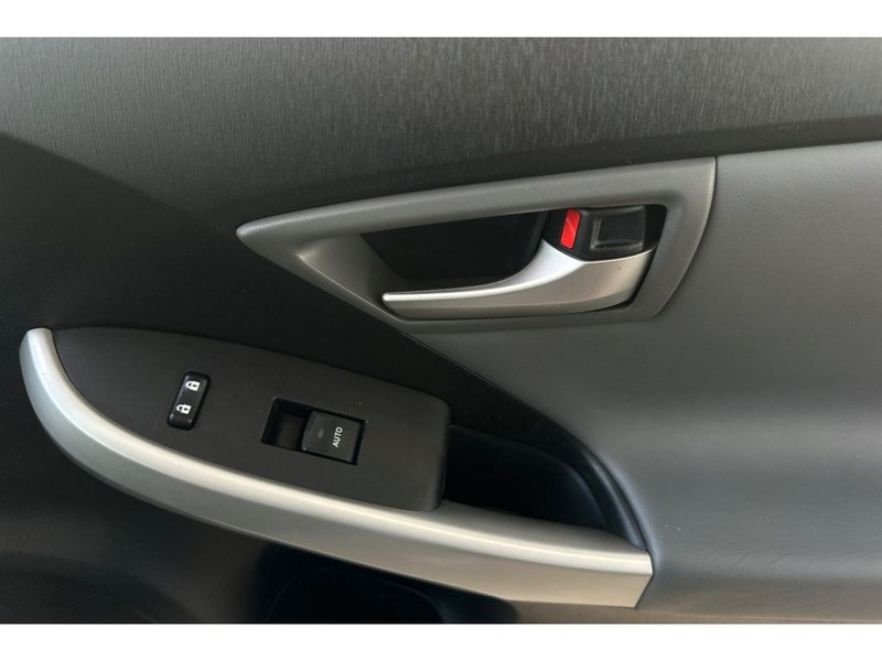 Toyota Prius Vehicle Full-screen Gallery Image 19