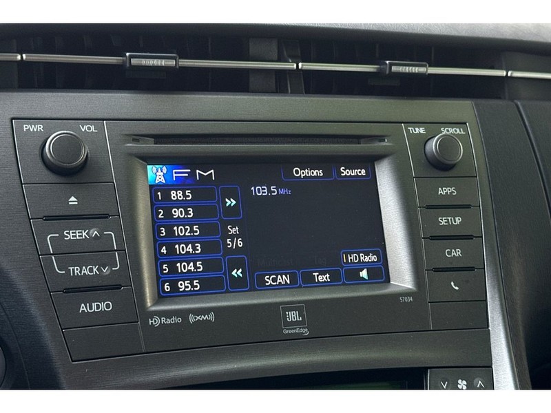 Toyota Prius Vehicle Full-screen Gallery Image 21