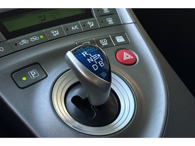Toyota Prius Vehicle Full-screen Gallery Image 24