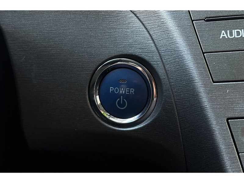 Toyota Prius Vehicle Full-screen Gallery Image 25