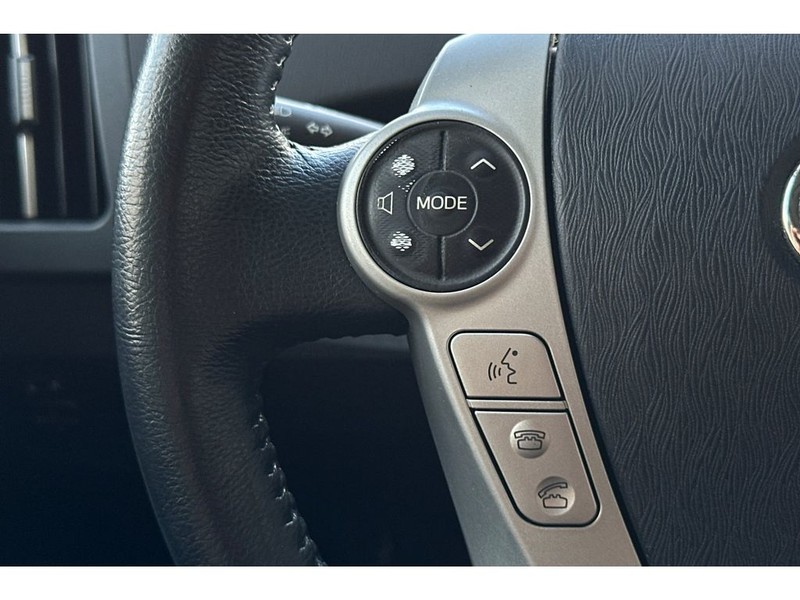 Toyota Prius Vehicle Full-screen Gallery Image 27
