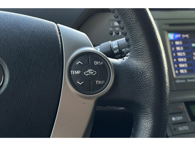 Toyota Prius Vehicle Full-screen Gallery Image 28