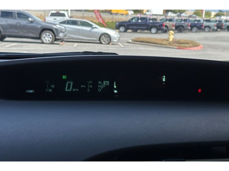 Toyota Prius Vehicle Full-screen Gallery Image 29