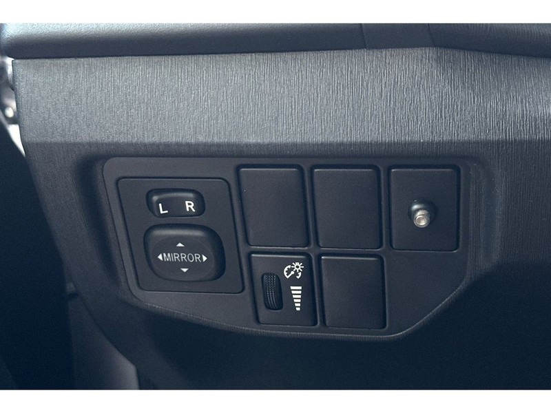 Toyota Prius Vehicle Full-screen Gallery Image 31