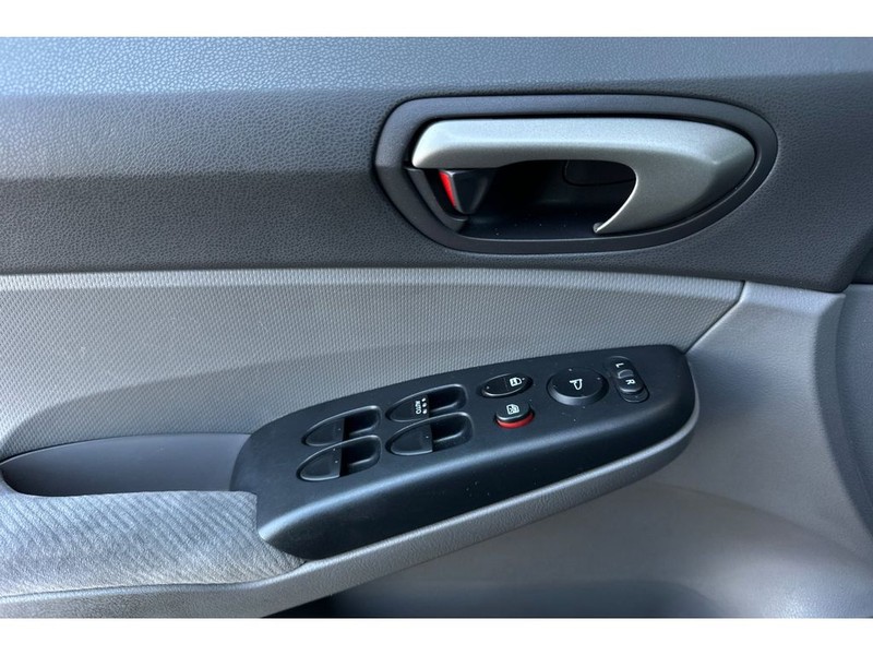 Honda Civic Vehicle Full-screen Gallery Image 11