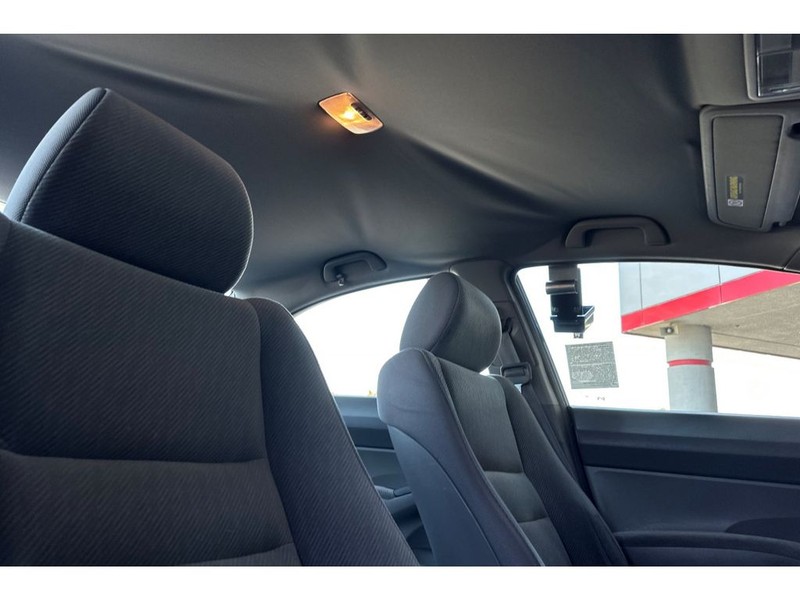 Honda Civic Vehicle Full-screen Gallery Image 17