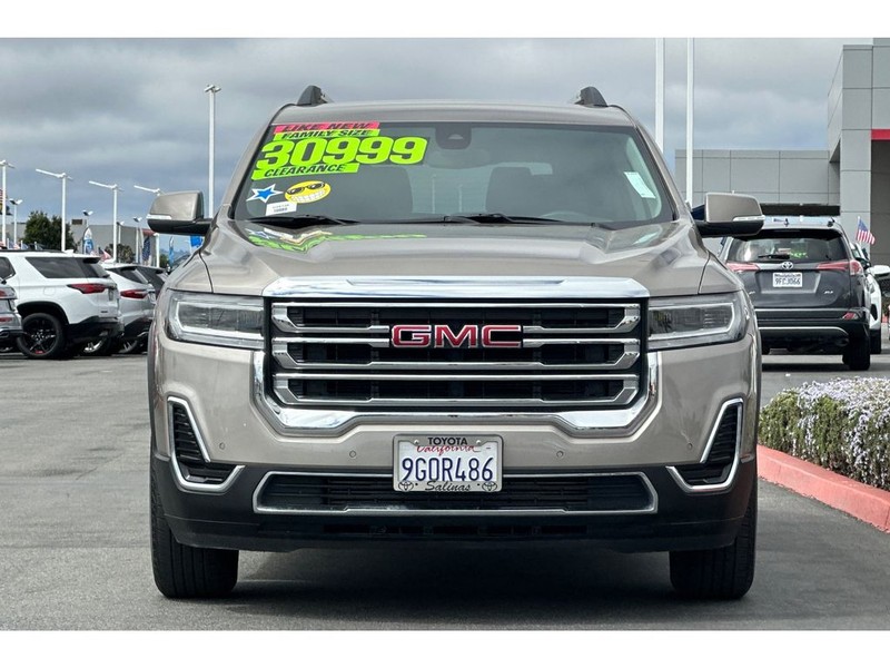 GMC Acadia Vehicle Full-screen Gallery Image 09