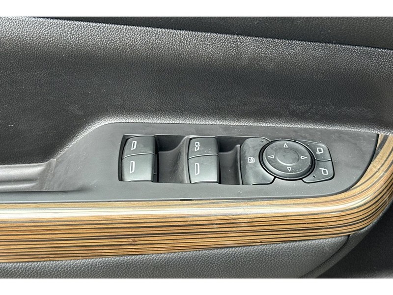 GMC Acadia Vehicle Full-screen Gallery Image 12