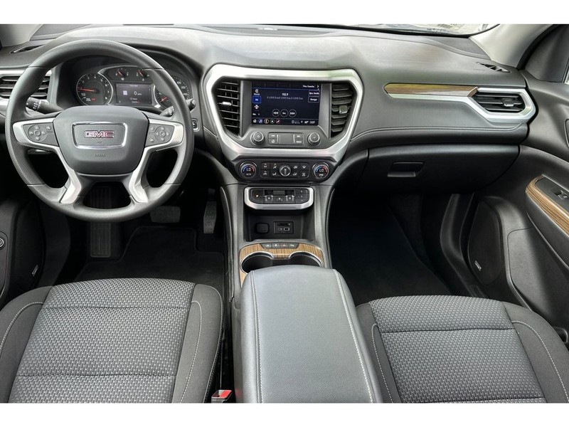 GMC Acadia Vehicle Full-screen Gallery Image 15