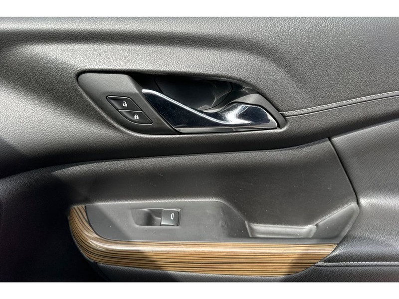 GMC Acadia Vehicle Full-screen Gallery Image 20