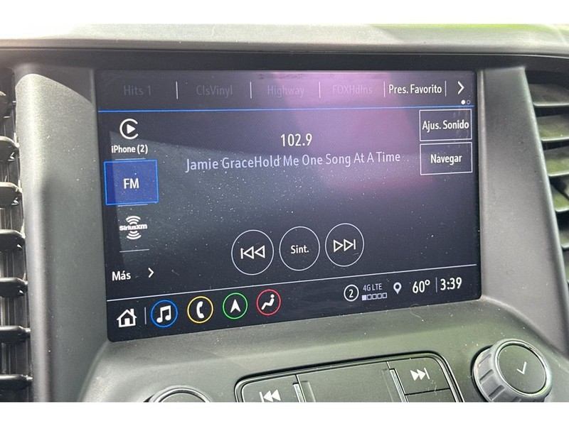 GMC Acadia Vehicle Full-screen Gallery Image 22